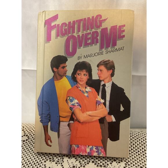 1986 Fighting Over Me By Marjorie Sharmat Teen Book - Picture 1 of 7